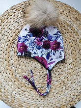 Charger l'image dans la galerie, Tuque fleurie/blanc grosse fleur - SUR COMMANDE