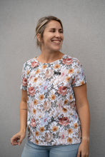 Charger l'image dans la galerie, T-shirt Zoé - Fleuri latté
