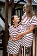 Charger l'image dans la galerie, Robe oversize enfant - Noisette rayée