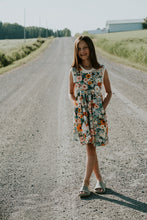 Charger l'image dans la galerie, PRÉ-COMMANDE Robe poche enfant - Fleurie