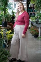 Charger l&#39;image dans la galerie, Chandail long col V - Rib Marsala