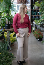 Charger l&#39;image dans la galerie, Chandail long col V - Rib Marsala