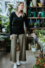 Charger l&#39;image dans la galerie, Chandail long col V - Rib noir