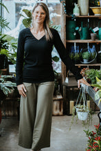 Charger l&#39;image dans la galerie, Chandail long col V - Rib noir