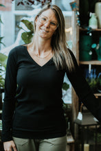 Charger l&#39;image dans la galerie, Chandail long col V - Rib noir