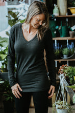 Charger l&#39;image dans la galerie, Chandail long col V - Rib gris charcoal