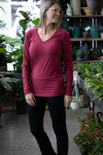 Charger l&#39;image dans la galerie, Chandail long col V - Rib Marsala