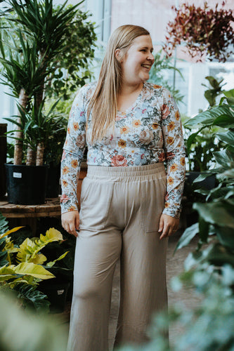 Chandail long col V - Fleuri latté