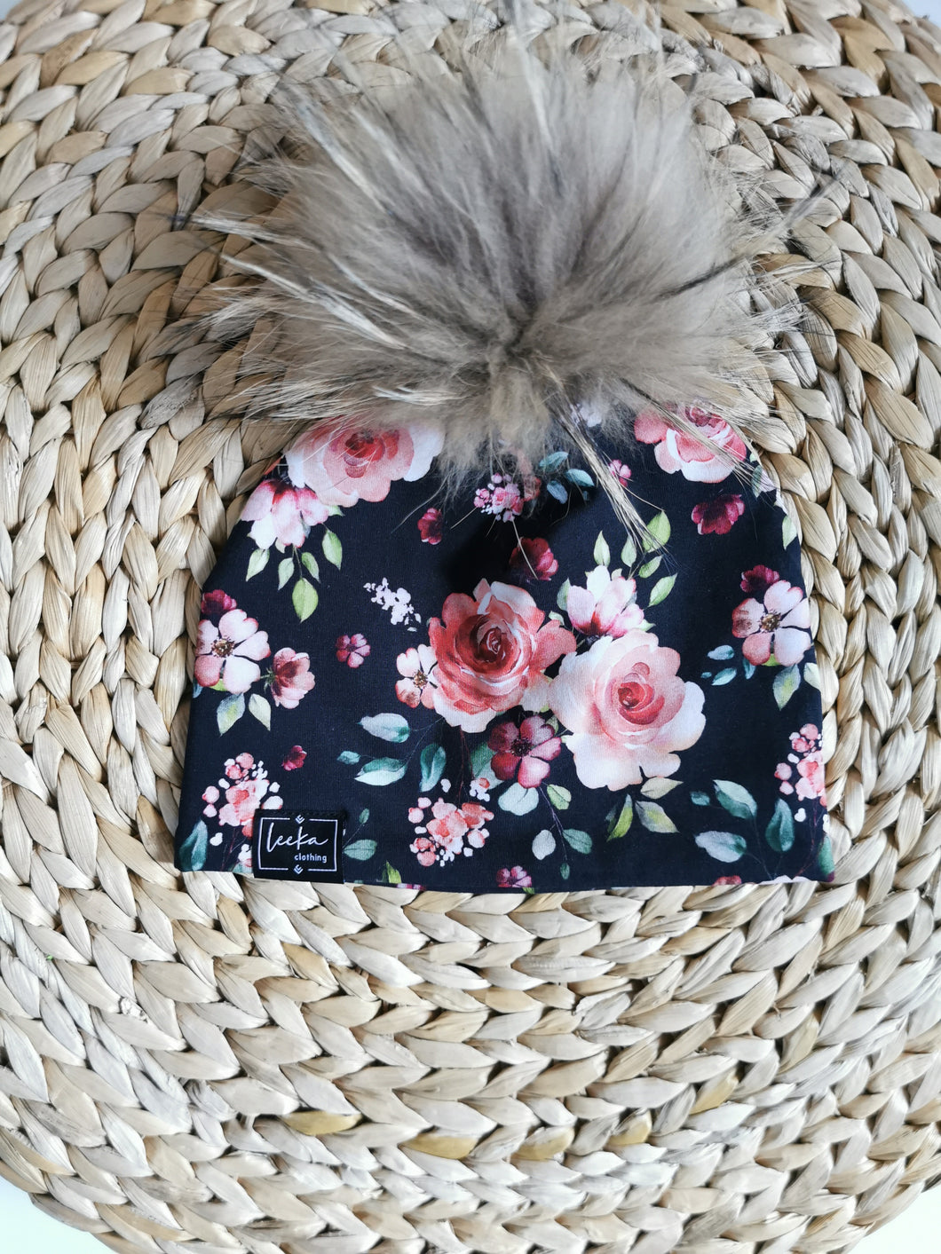 Tuque fleurie fond noir - SUR COMMANDE